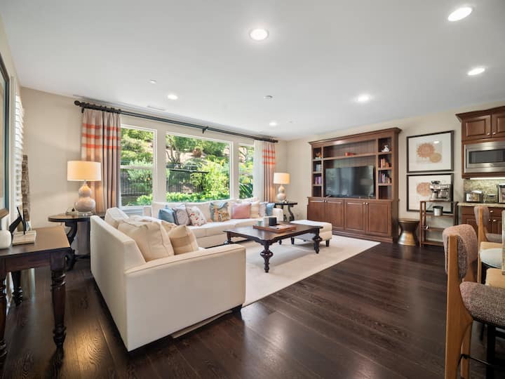 Elegant Hilltop Retreat - Yorba Linda, CA