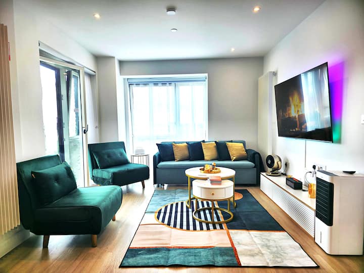 Deluxe Flat 1 Min To Station | Balcony | Excel - Ilford