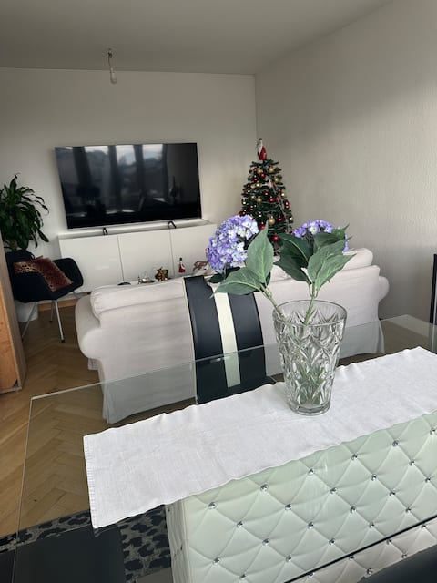 Successful Airbnb property: 2 min to the station in Grottes Et Saint Gervais