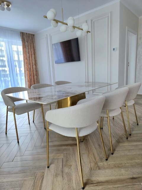 Popular Airbnb listing: Panoramic Apartment Oradea 5 in Oradea
