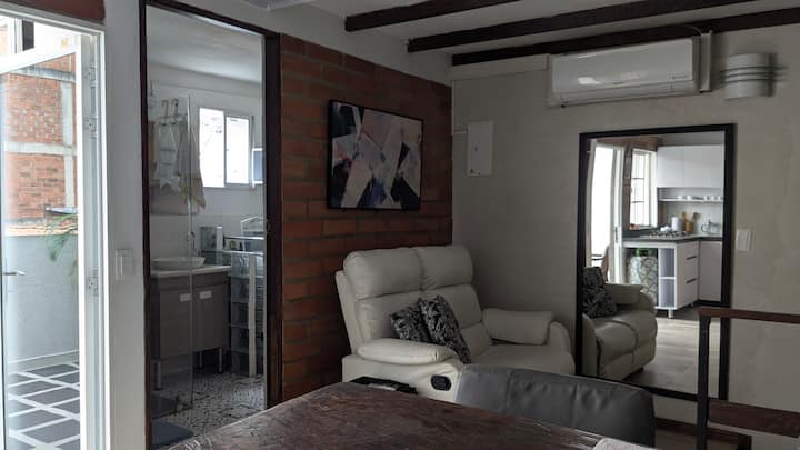 Dhomë ndenjjeje me ajër të kondicionuar