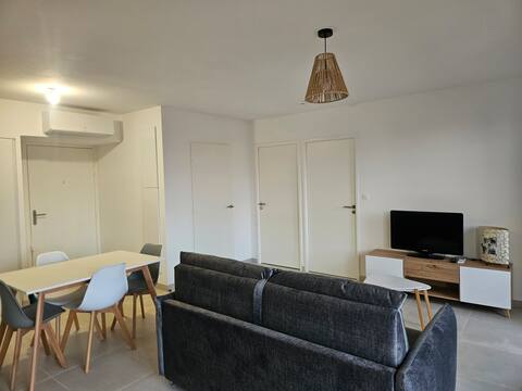 Top Airbnb: New apartment with parking in Agde