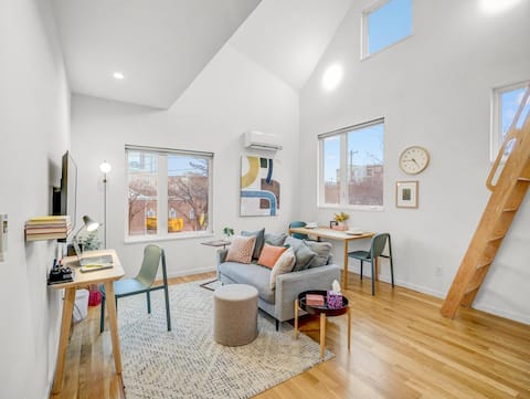 Top performing Airbnb: Zen Den, Downtown, Rooftop Hang, Pet Zone in Thompson Hunter
