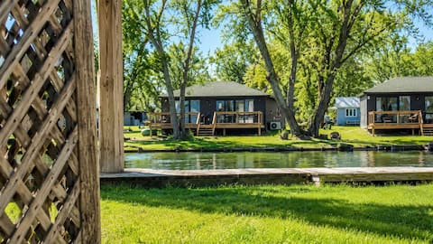 2-bedroom Lake Front Cottage in Harwood, ON #5