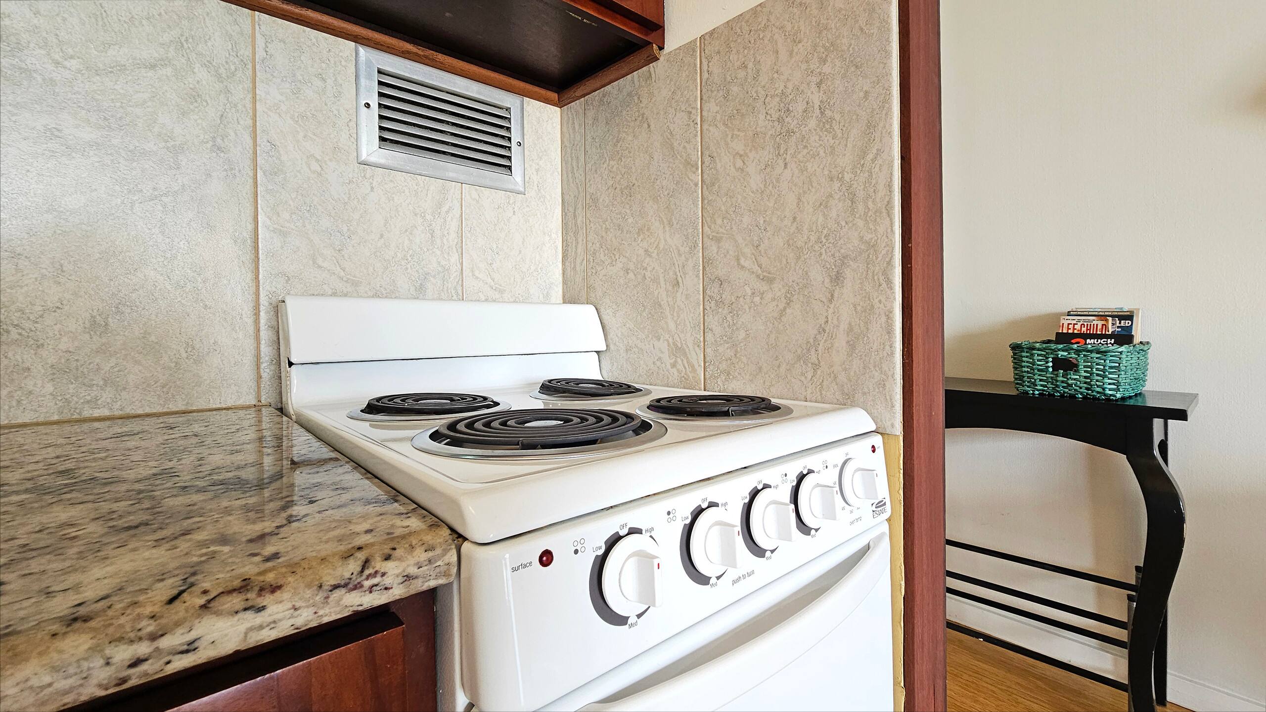 Condo in Honolulu · ★4.68 · Studio · 1 bed · 1 private bath - Image 12