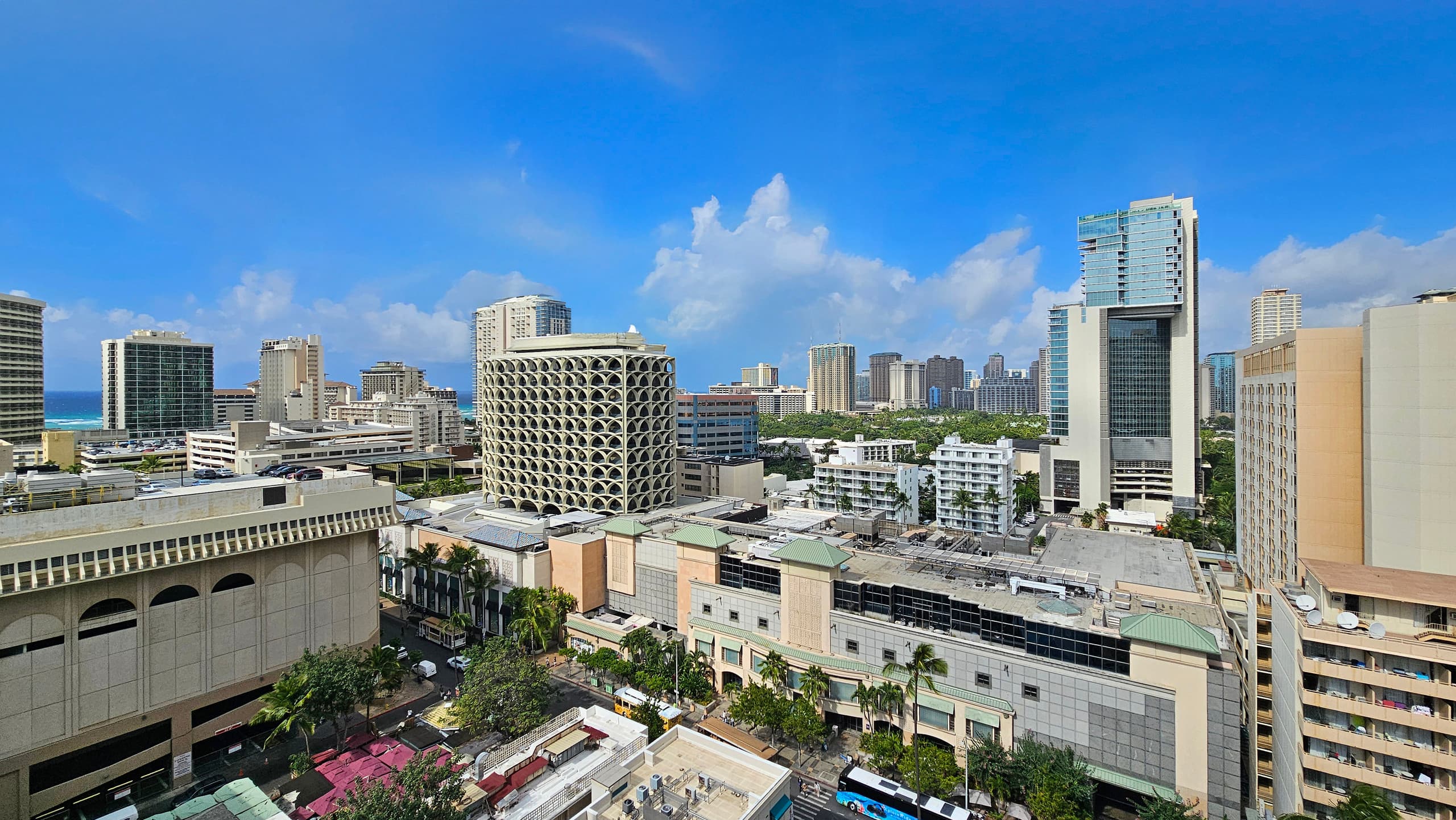 Condo in Honolulu · ★4.68 · Studio · 1 bed · 1 private bath - Image 28