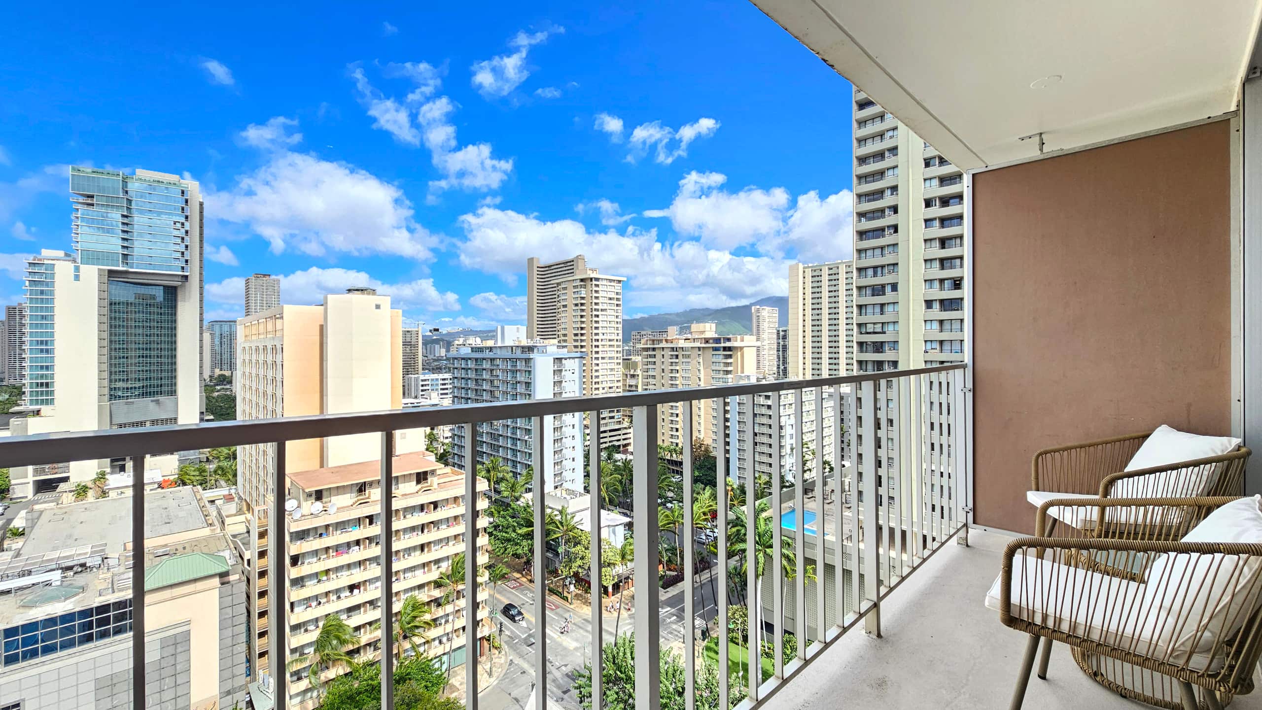 Condo in Honolulu · ★4.68 · Studio · 1 bed · 1 private bath - Image 2