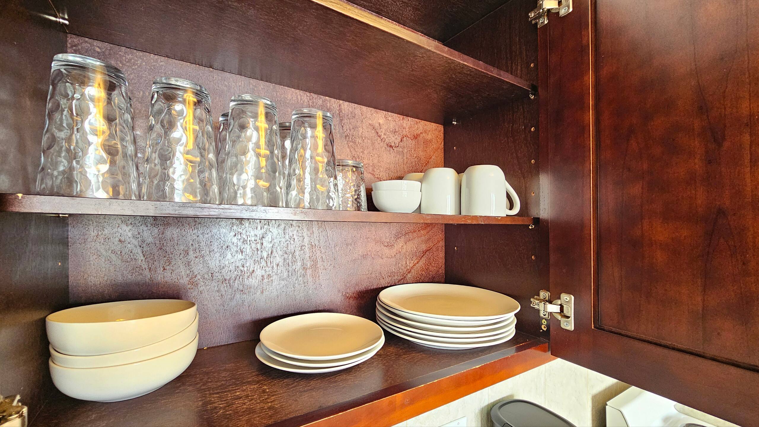 Condo in Honolulu · ★4.68 · Studio · 1 bed · 1 private bath - Image 10