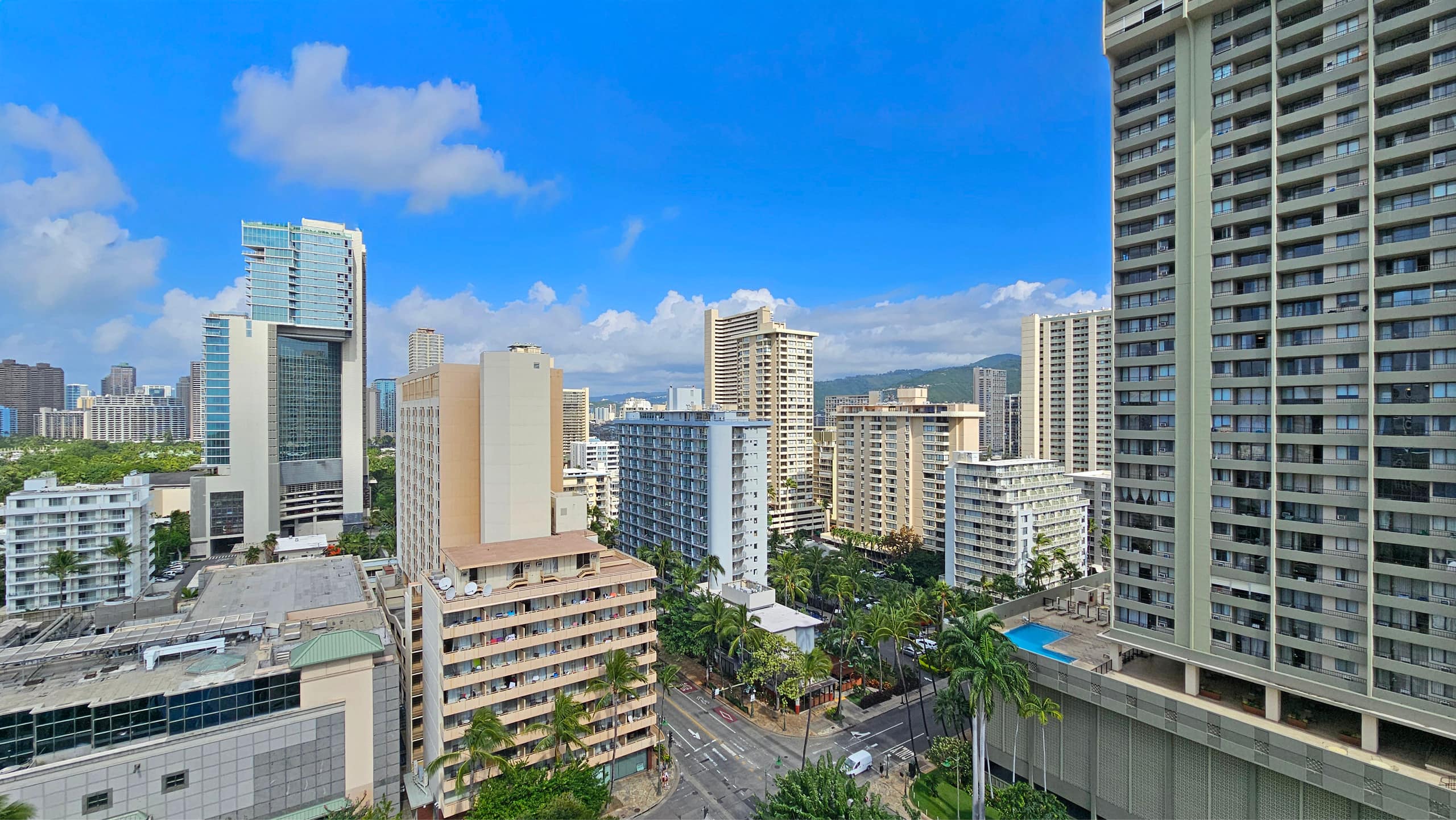 Condo in Honolulu · ★4.68 · Studio · 1 bed · 1 private bath - Image 19