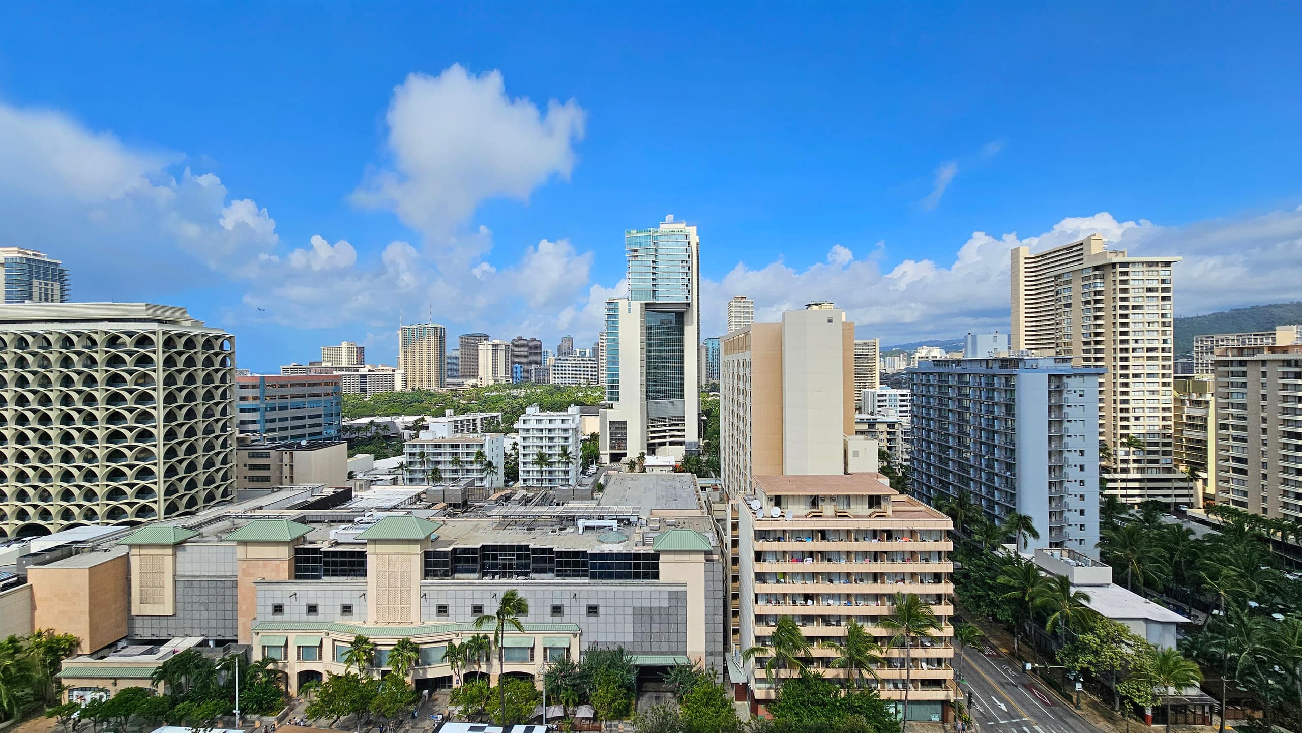Condo in Honolulu · ★4.68 · Studio · 1 bed · 1 private bath - Image 18