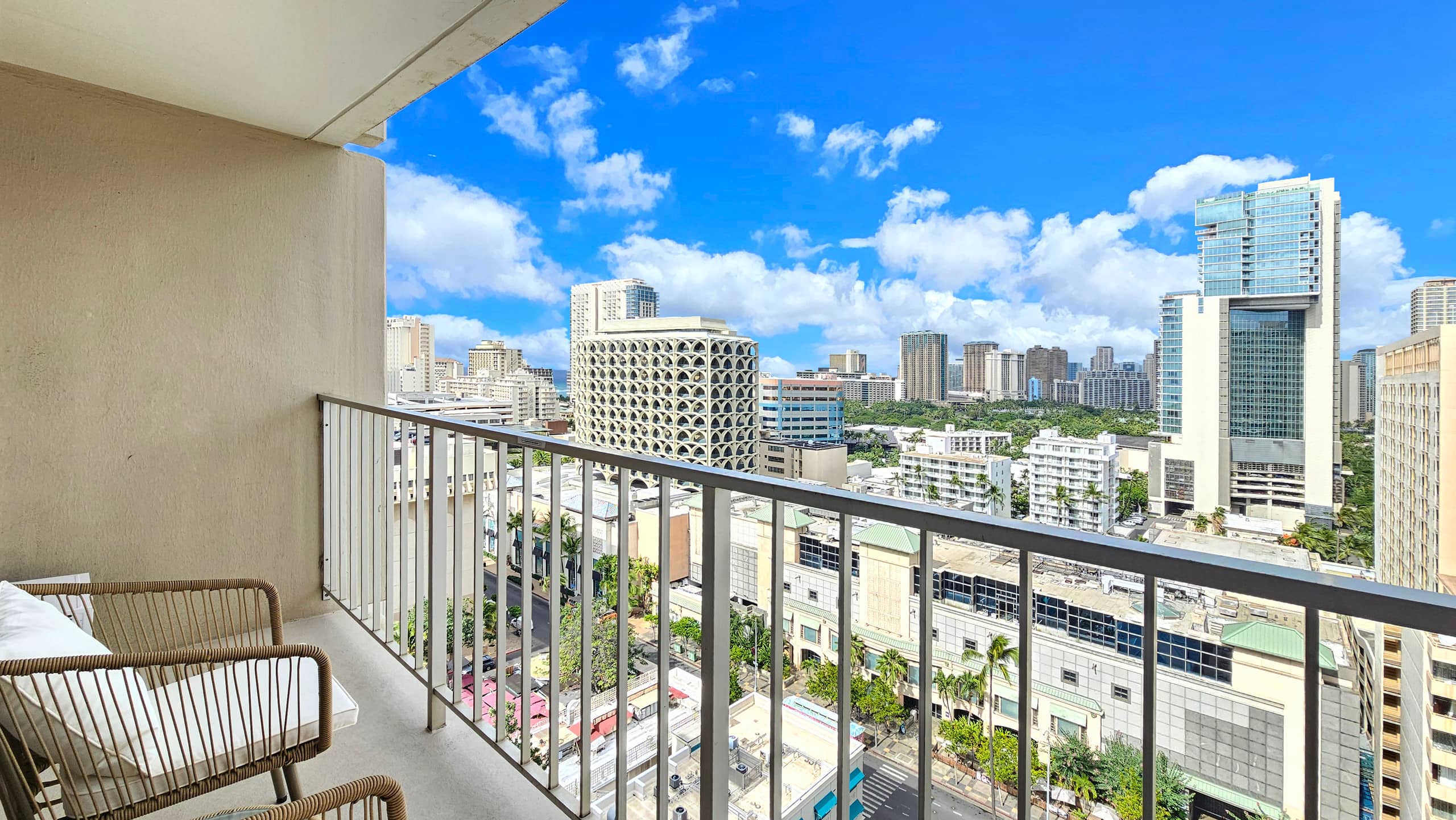 Condo in Honolulu · ★4.68 · Studio · 1 bed · 1 private bath - Image 20