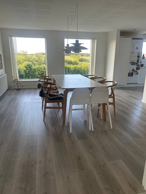 Family-friendly Villa, 800 m. To the fjord with a jetty