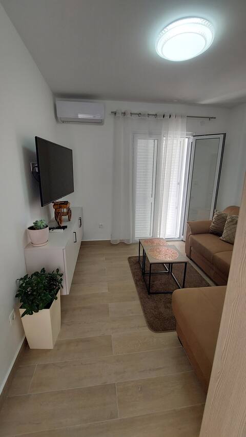 Top Airbnb: Beachfront twoo bedroom apt with private beach in Gornja Lastva