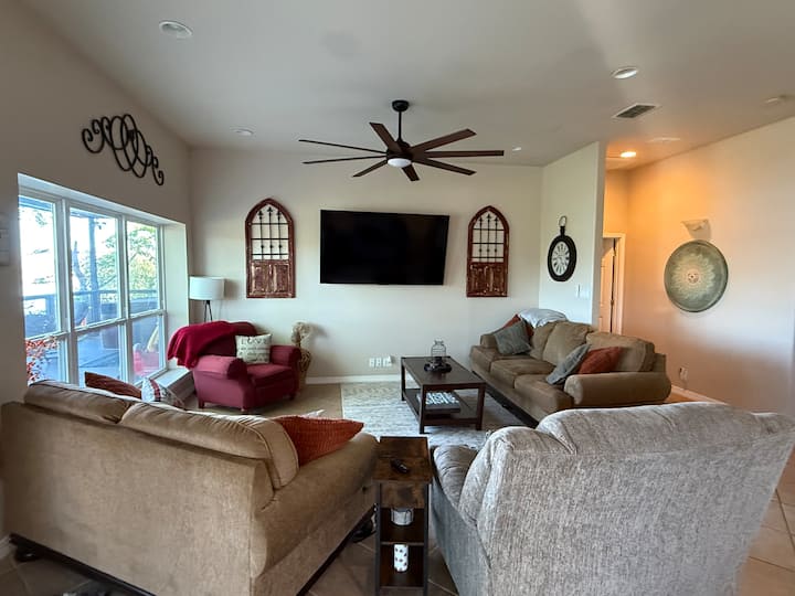 Hill Country Haven-lake Front/sunsets/hot Tub/deer - キャニオン・レイク, TX