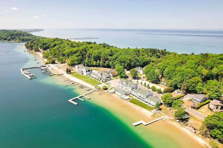 Lake Michigan Access & 2 Kayaks Provided!