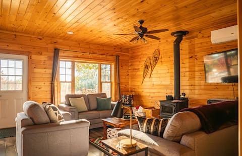 Popular Airbnb listing: 15 mins to Ski/Bike Wentworth. 2BR with Hot Tub! in Cumberland, Subd. D