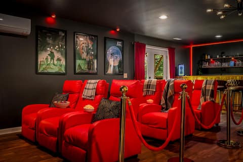 Retreat|HotTub|Sauna|Fenced Yard|Theater|12 Min DT