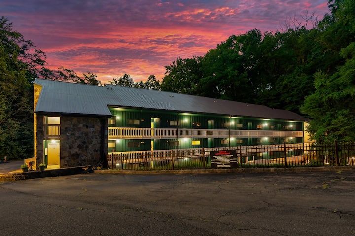 Cozy W/king Bed And Game Room! 5 Min To Parkway - Gatlinburg, TN