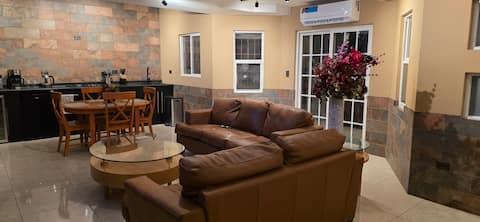 Top Airbnb: Luxury Suites (Dubai) at the consulate in Juárez