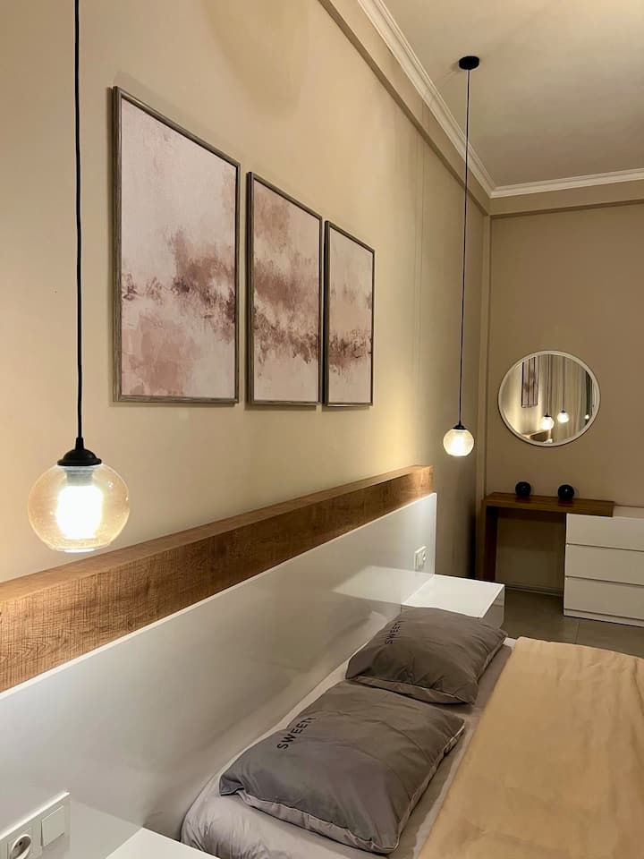 Kutaisi Glow | Balcony | Stylish Stay For 6 - 庫塔伊西