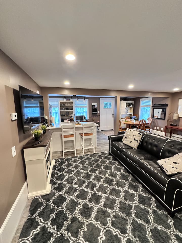 Millers Farmstead Retreat - North Hampton, NH