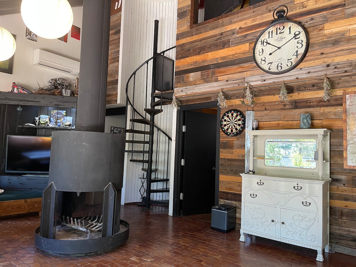 Successful Airbnb property: The Creative’s Muse in Munds Park