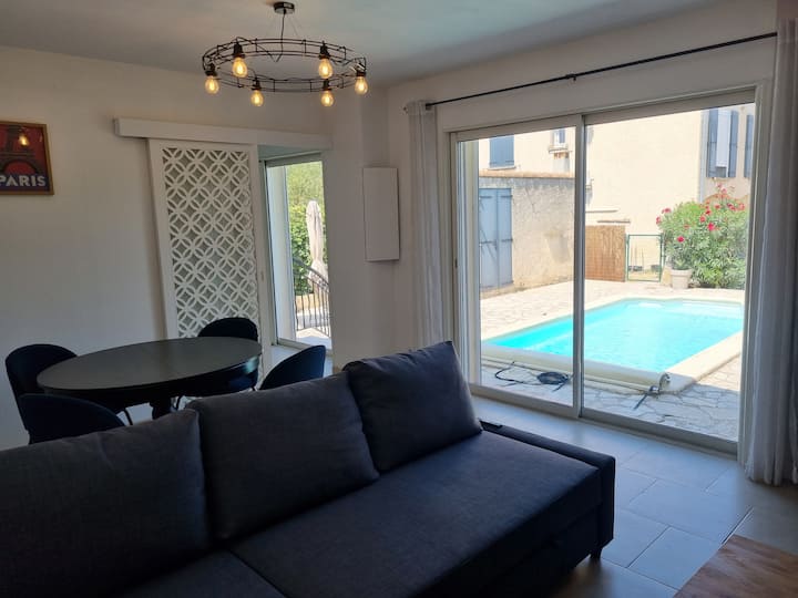 Salón - vistas a la piscina