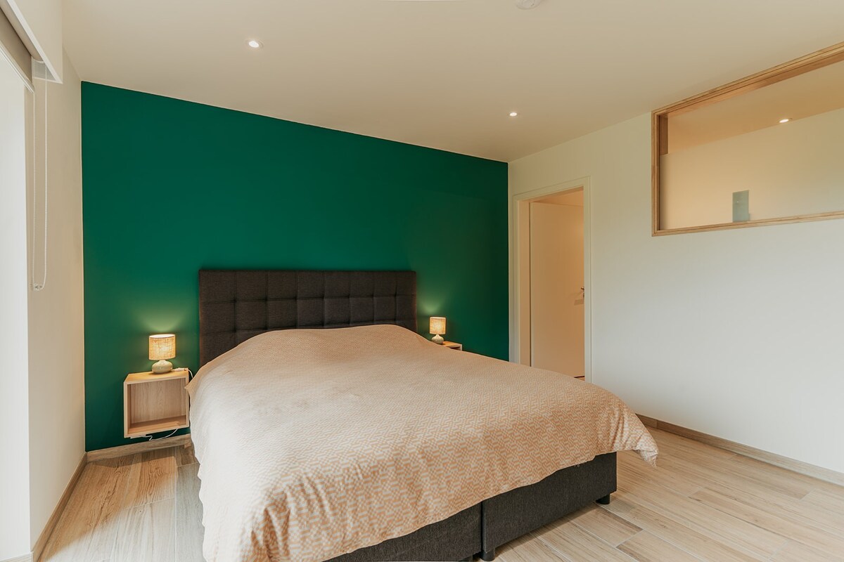 Suite principal con cuarto de baño y WC