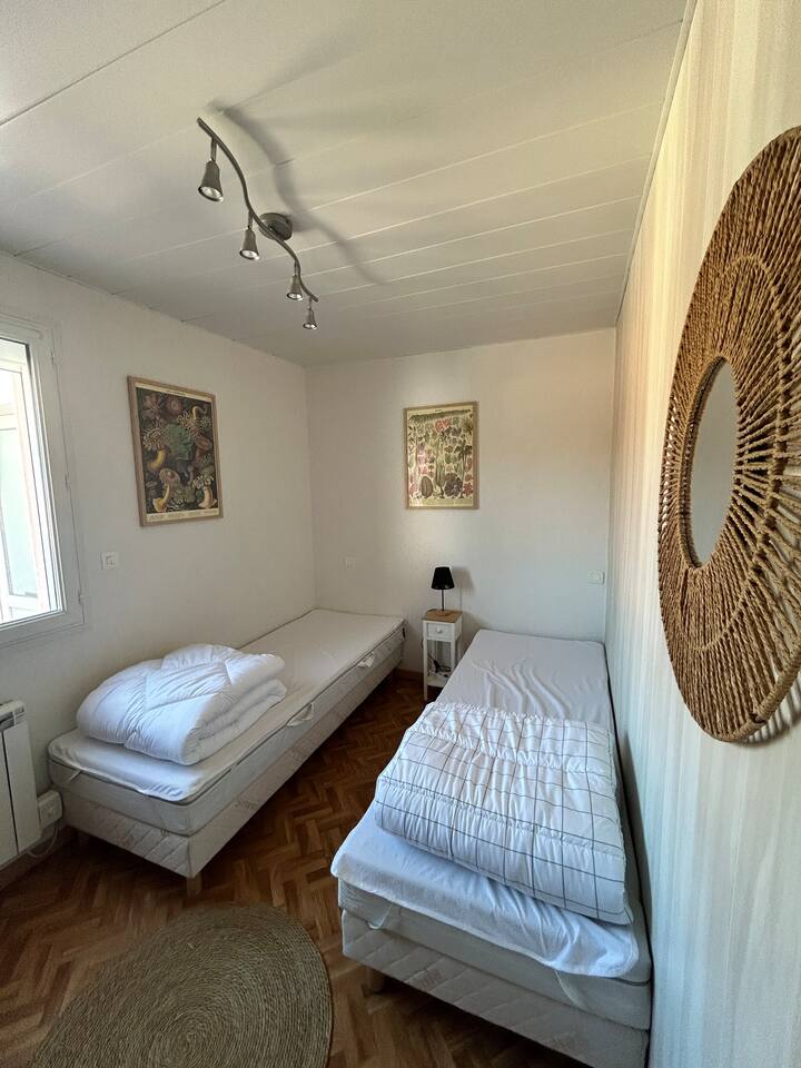 Camera con 2 letti 80x200cm che possono essere facilmente convertiti in un grande letto 160x200cm