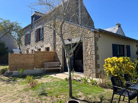 Propriété Airbnb réussie: Sunny studio near the beach and Dinard à Saint Lunaire