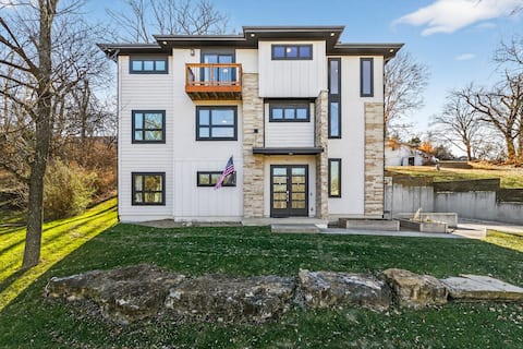 Modern Home 4 Bedrooms/4 Bathrooms, Near Airport