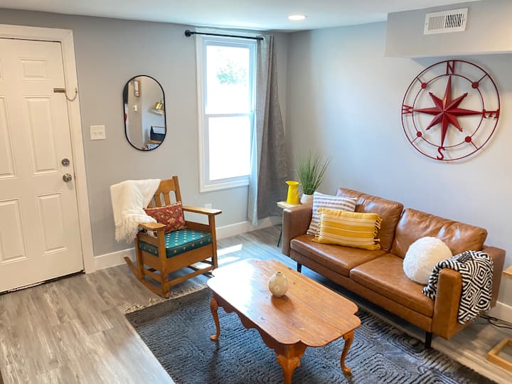 Chic Spacious Home - 5 Mins Ft Detrick & College - Frederick, MD