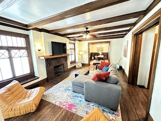 Allentown 3 Bed Apartment with Central A/C, photo 4 of 40