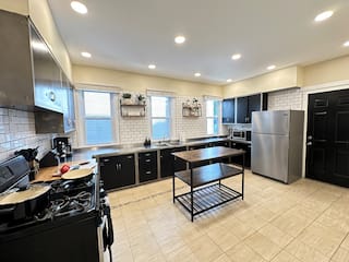 Allentown 3 Bed Apartment with Central A/C, photo 10 of 40