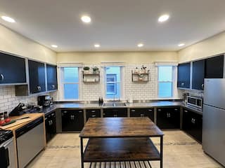 Allentown 3 Bed Apartment with Central A/C, photo 11 of 40