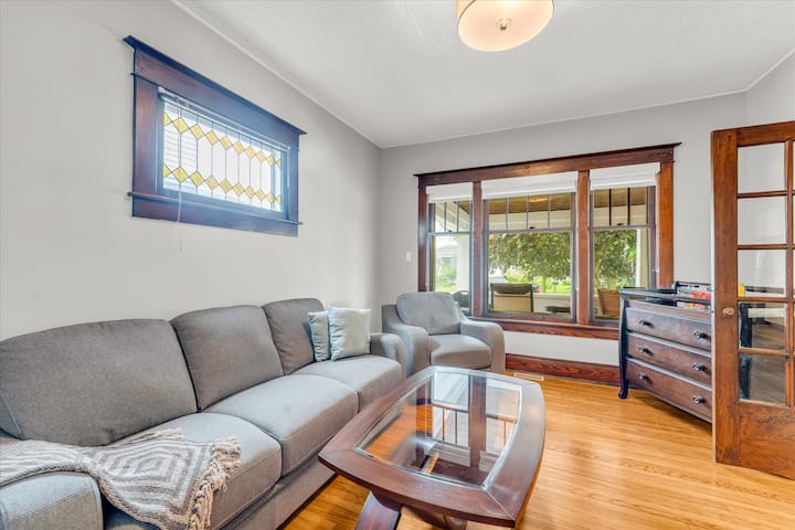 Niagara Century Home | Theatre | Griddle | Bbq - Niagara Falls