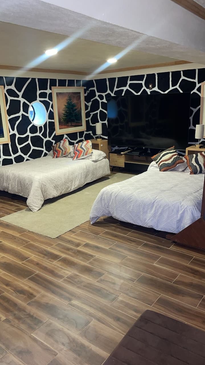 ห้องนอน 6 - "อาเบโต" 2 คน
สถานที่ใต้ดินในห้องจัดงาน - เปิดพร้อมฉากกั้น 
ฟูกนอนขนาดใหญ่ 2 อัน 
หน้าจอ
ห้องน้ำส่วนตัวเต็มรูปแบบ