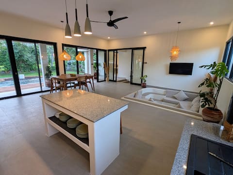 Upscale lush 2-BR villa in Amed