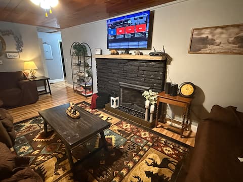 Popular Airbnb listing: Downtown Gatlinburg, free parking, Hot Tub, WIFI in Gatlinburg