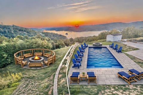 Vast VIEWS Luxury Lakeside & Mountain w Pool & Spa