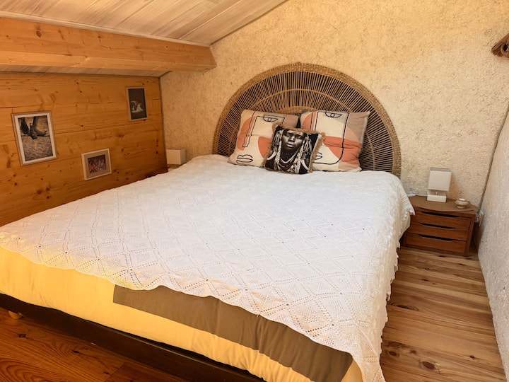 Habitación en altillo con cama de 160 muy cómoda.