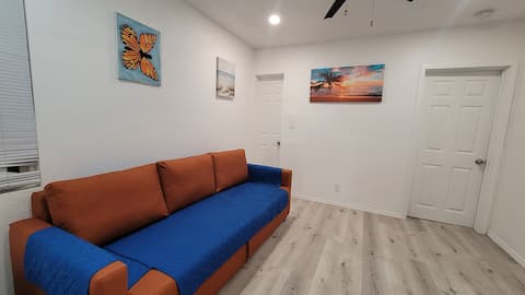 Popular Airbnb listing: SoFi, FIFA Intuit Dome, Universal Studios, LAX in Lennox
