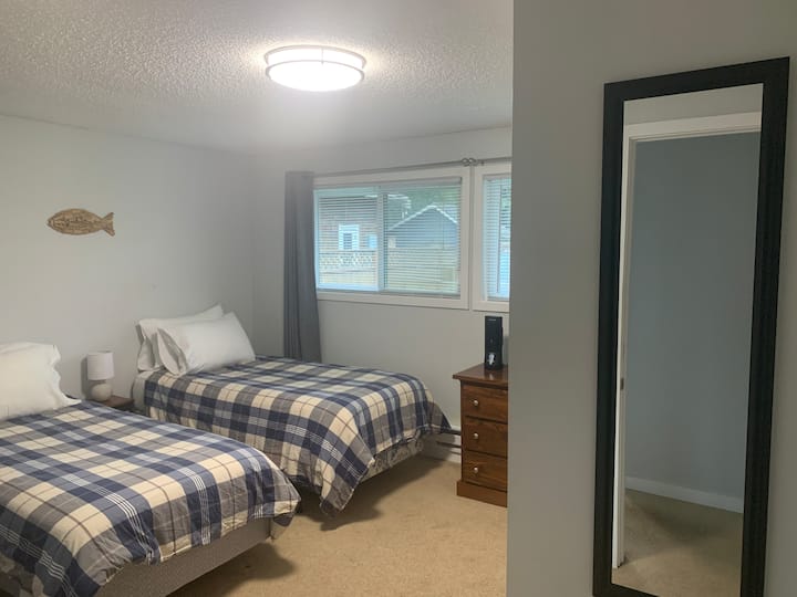 Third bedroom with two single beds.