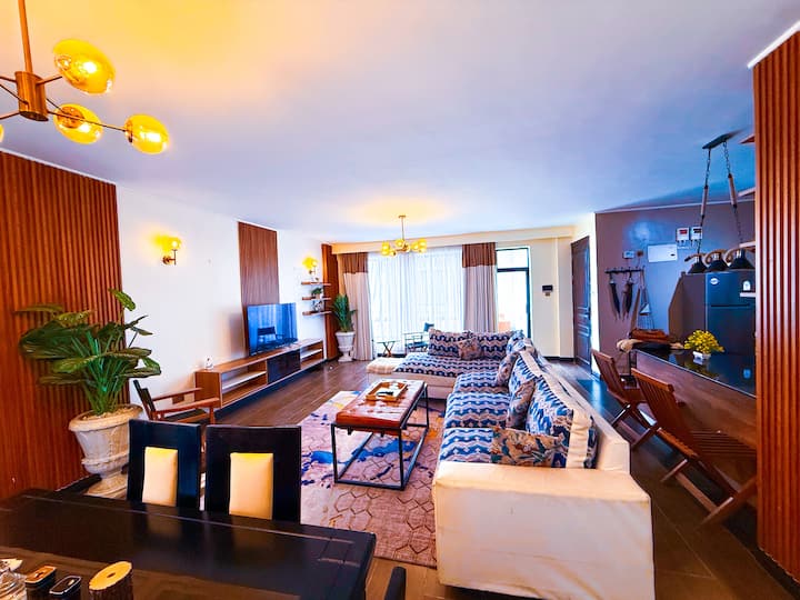 Deluxe 3br + Sq | Balcony, Pool & Gym City Views - 나이로비