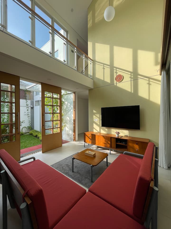 Oma+ra House
Feels Like Home, Only Better - Bandung
