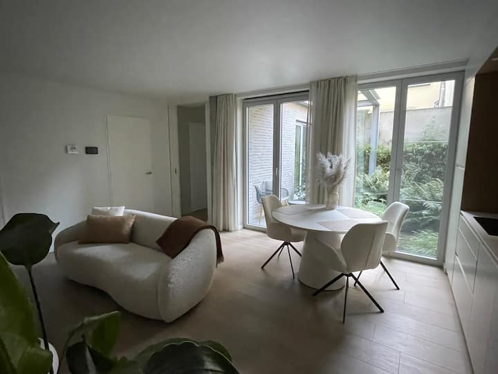 Klein College,
Appartementje Midden In De Stad - Stekene