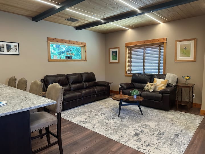Enjoy Cedar House. 3/2, Dog Ok, Hot Tub! - Mount Shasta, CA