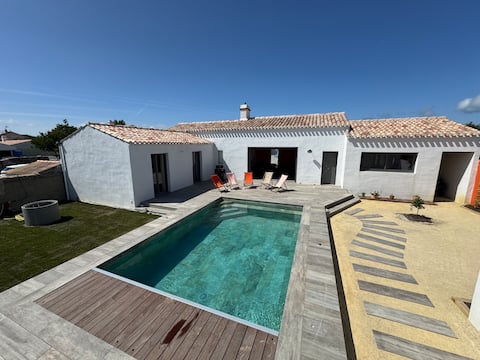 The Cabin - New Villa, Heated Pool, Wifi