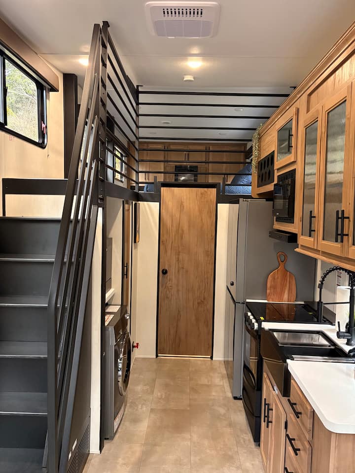 Timberwolf Hideaway - Modern Forest Retreat - Sooke