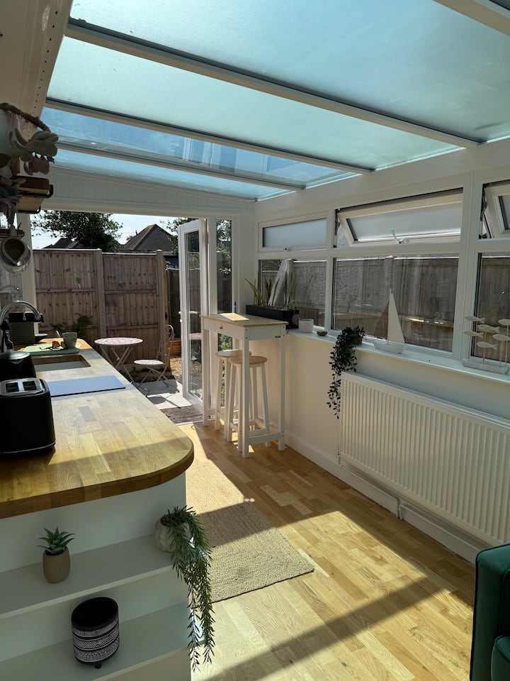 Stylish Coastal Escape - Littlehampton